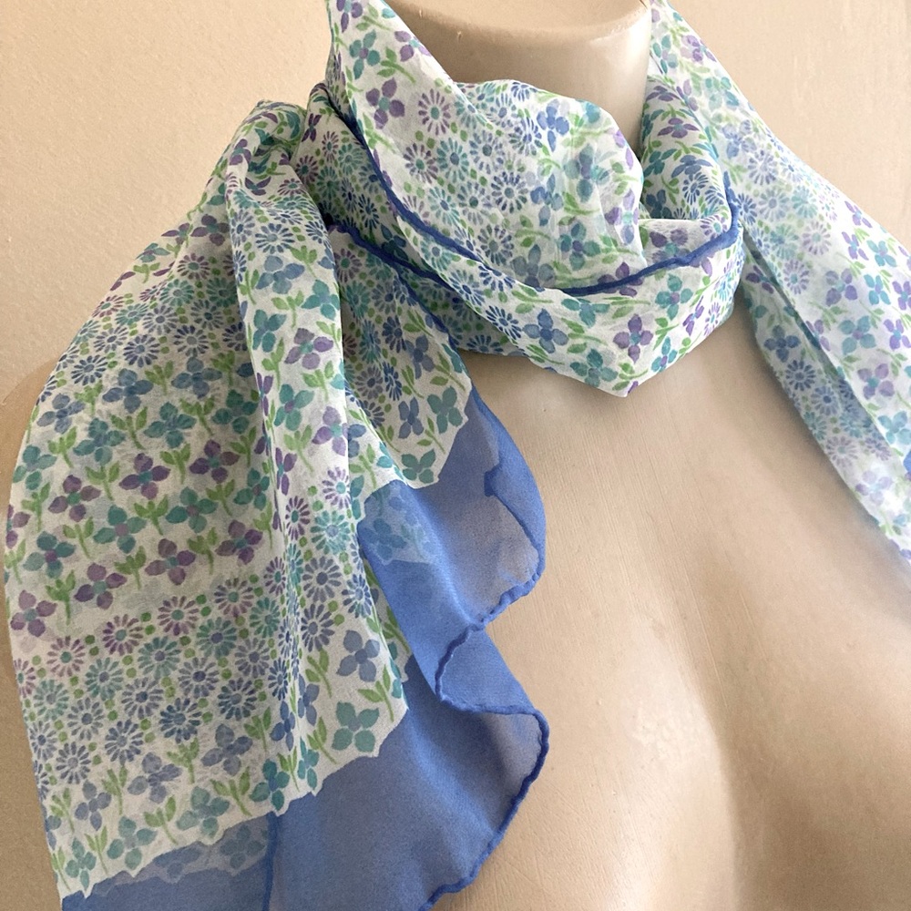 GLENTEX pretty vintage chiffon scarf.